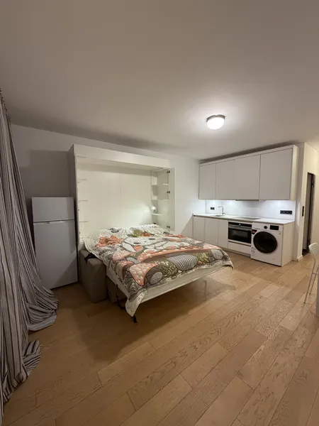 Neuwertige Studio mit Balkon und Einbauküche in Berlin — photo 1
